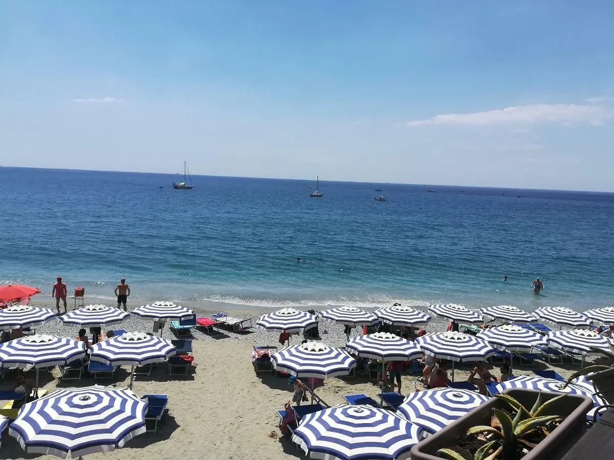 Hotel Albamare Monterosso al Mare 0*,